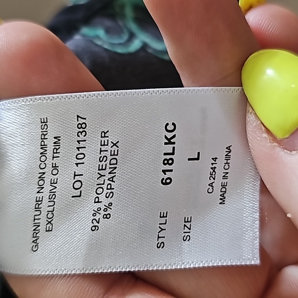 Multiple Scrubs Shirts Large - Picture 7 of 9